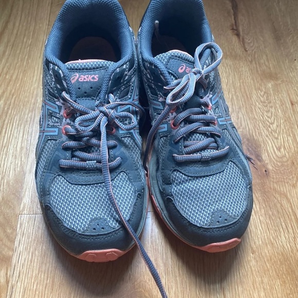 CLOSET CLEAROUT ‼️ASIC shoes - Picture 2 of 4